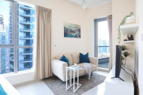 HiGuests - Stunning Marina views in this high studio